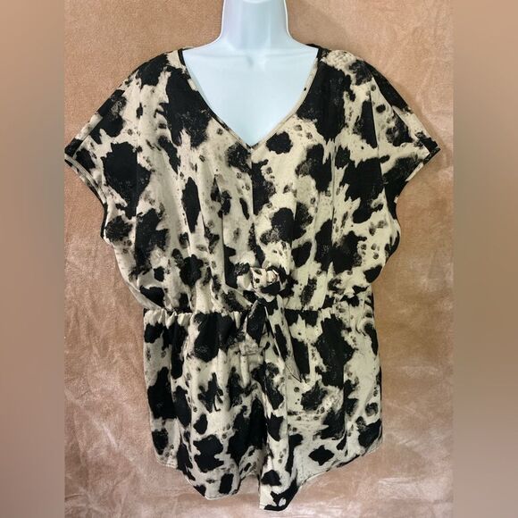 Stylish Black and Cream cow print open back short romper 2XL - Picture 2 of 11